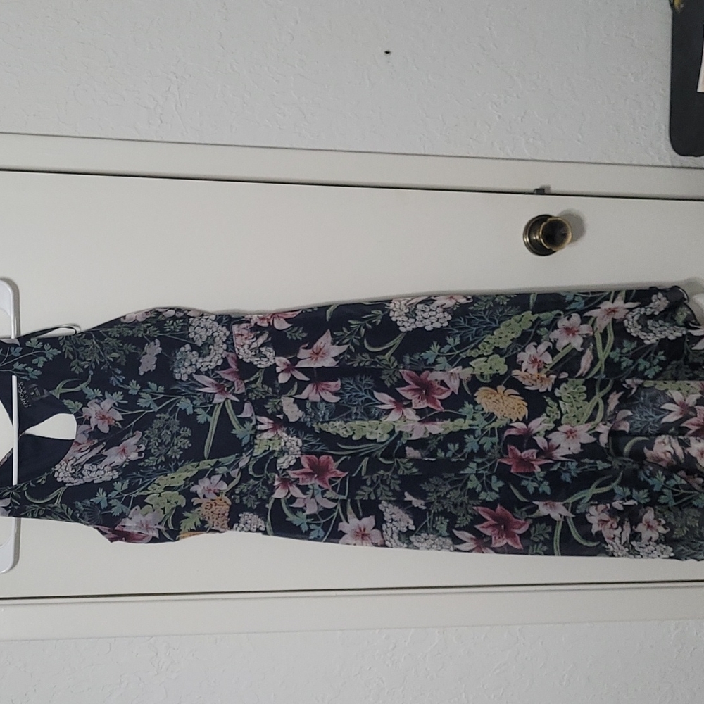 NWOT Sleveless dress with high low hem